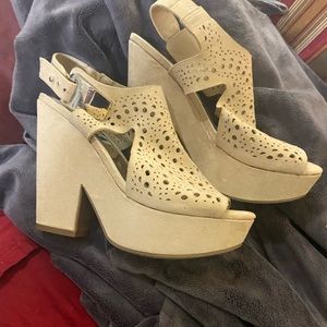 Sexy Summer Heels! By Carlos Santana , Women size 7.5